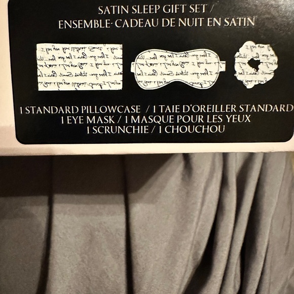 New Victoria’s Secret sleep set pillowcase eye mask and scrunchie - Picture 3 of 4